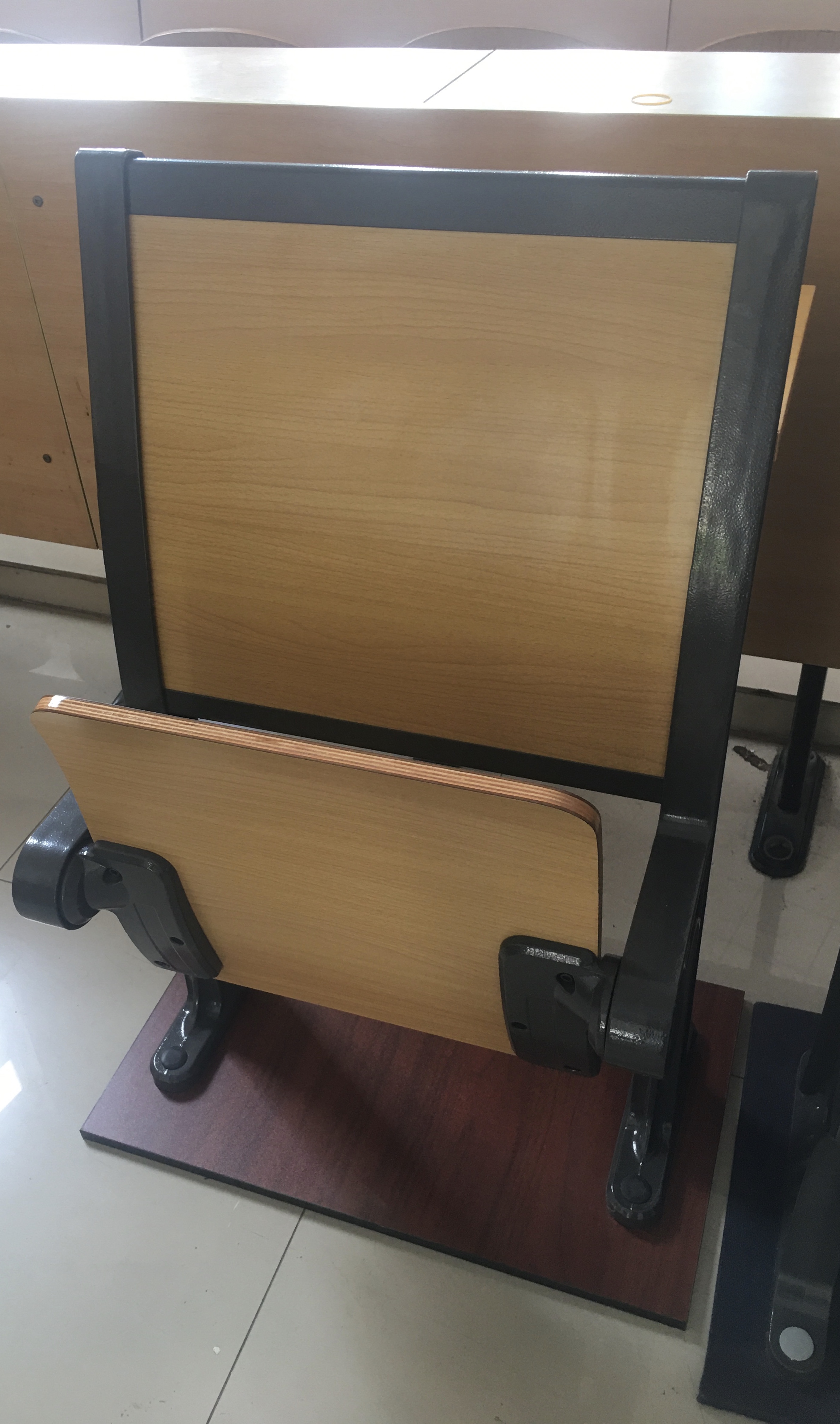 階梯教室桌椅.jpg